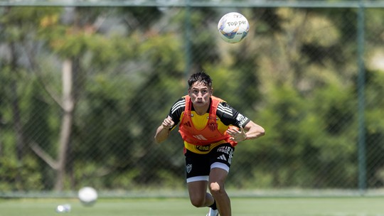 Atlético-MG faz mistério sobre condição de Iván Román após corte da seleção chilena 