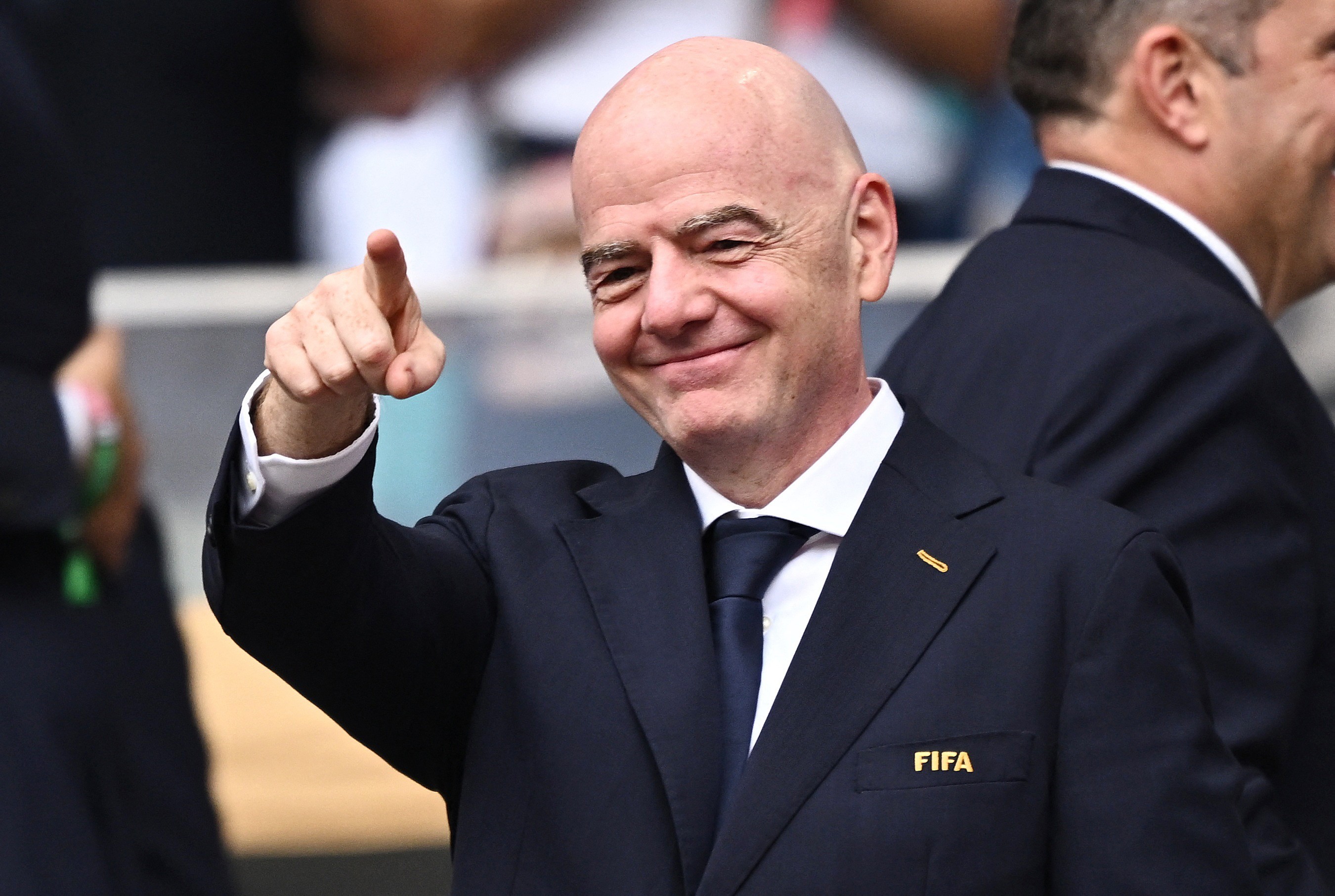 Federações europeias se mobilizam contra Infantino e fazem lista de candidatos para eleição da Fifa; veja opções