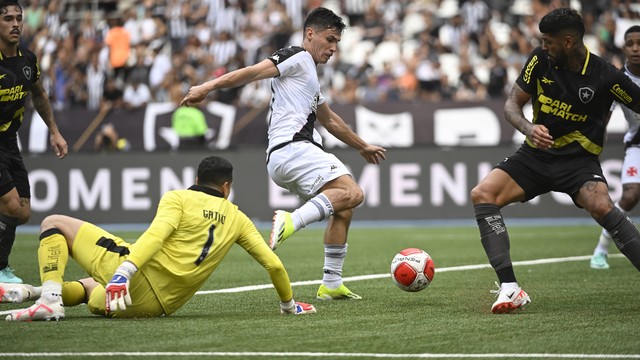 Galdames em ação em Botafogo x Vasco