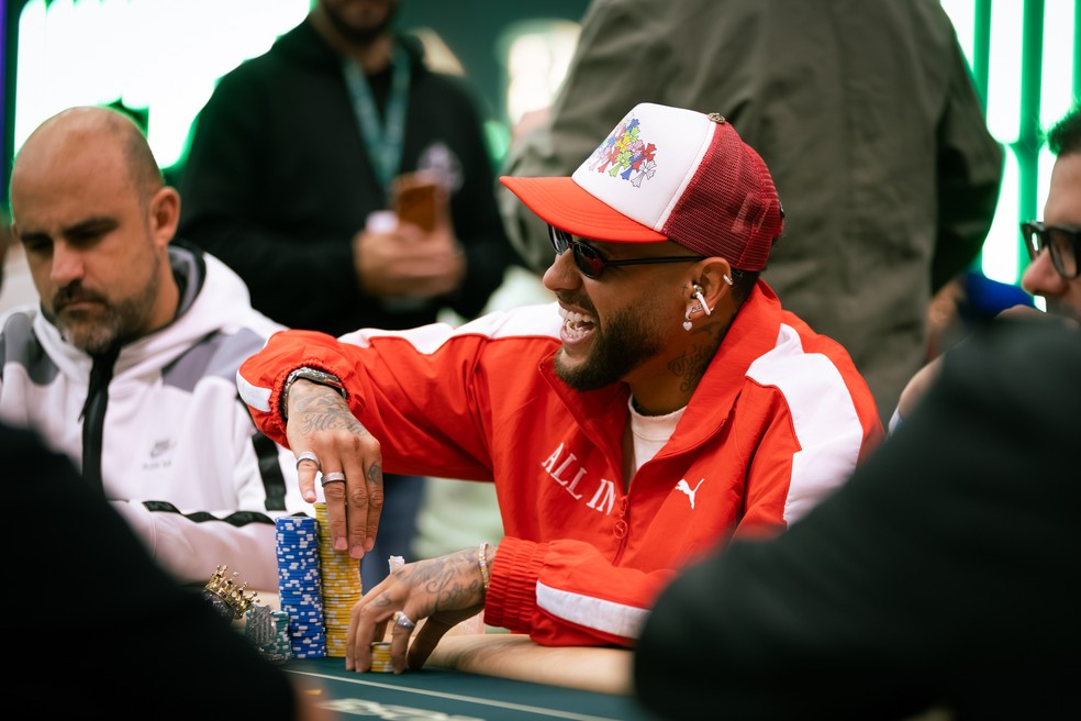 Neymar começou a jogar na tarde desta segunda-feira — Foto: Divulgação