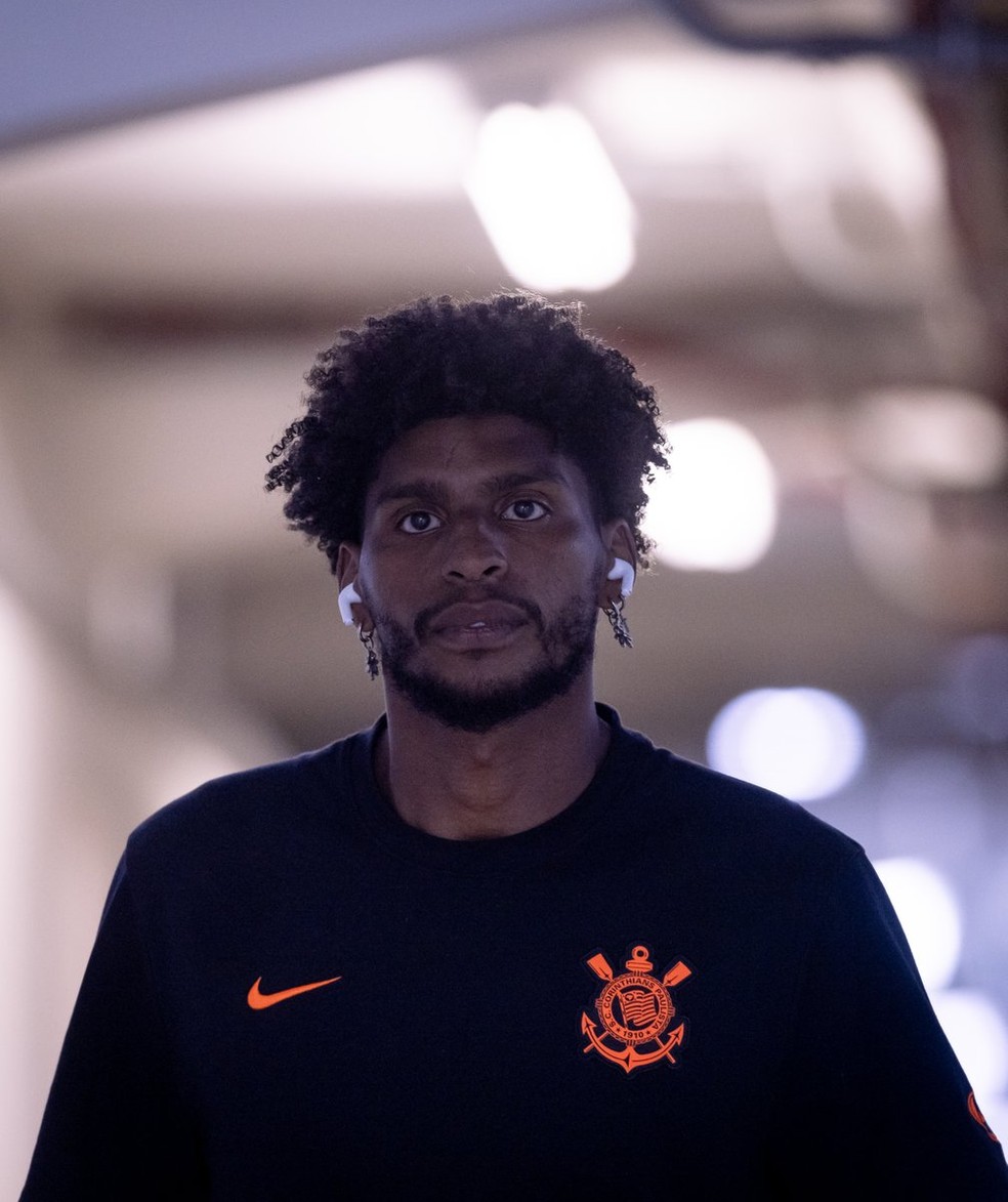 Hugo Souza viaja para enfrentar o Vitória e Diniz faz mudanças na defesa! Confira