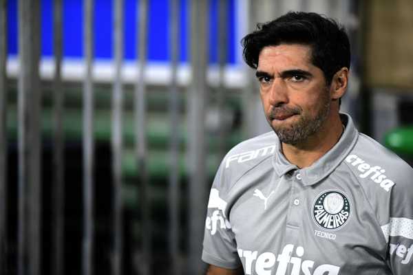 Palmeiras registra pior desempenho na Libertadores sob comando de Abel.