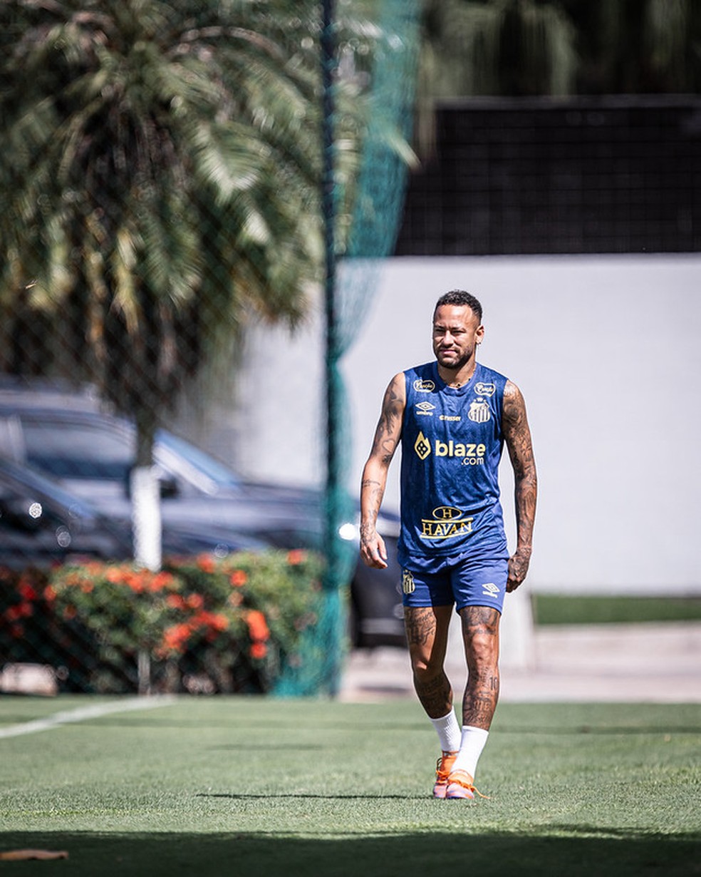 Neymar durante treino do Santos — Foto: Raul Baretta/ Santos FC