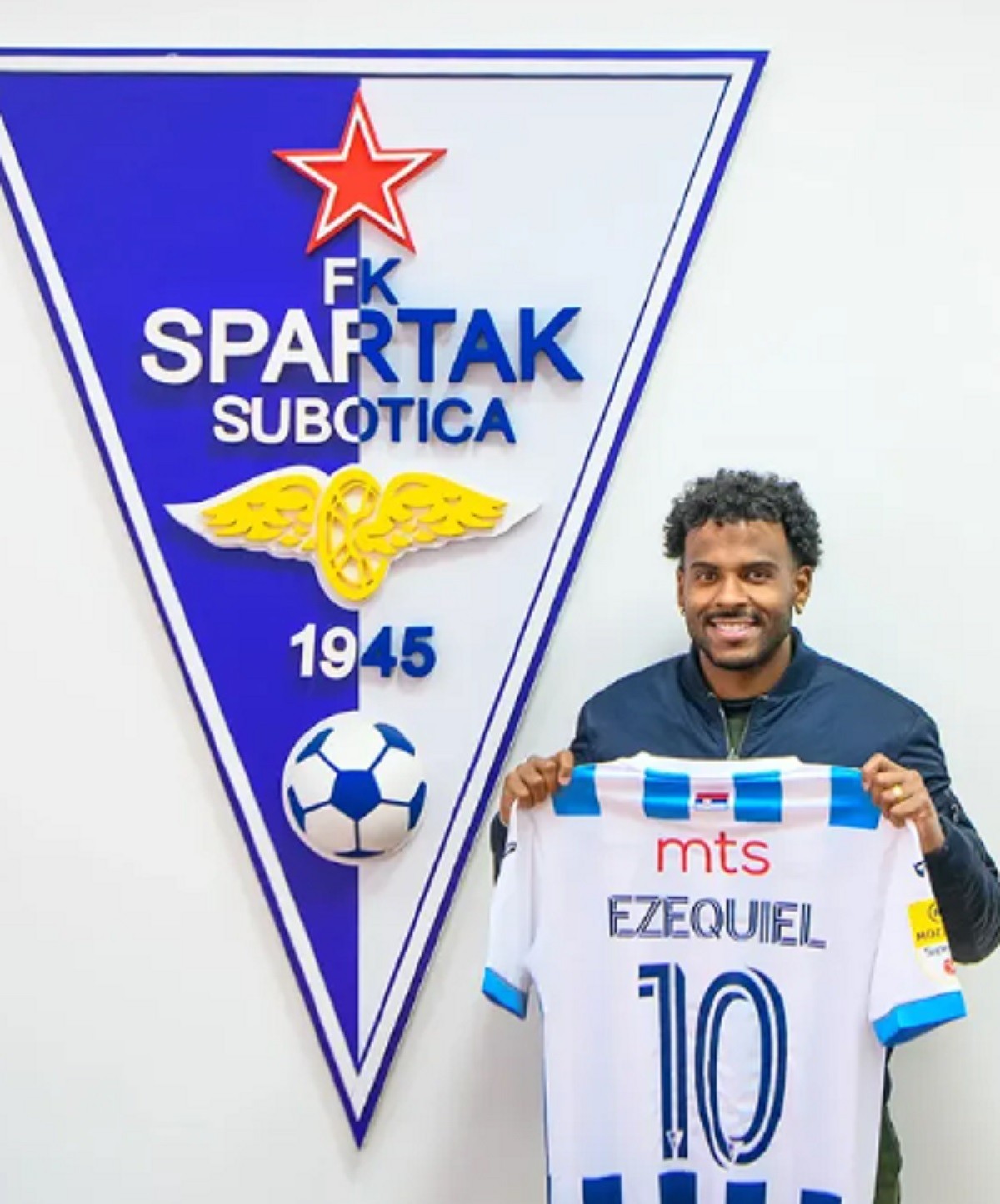 Novo time europeu confirma ex-atacante do Botafogo e Cruzeiro como camisa 10