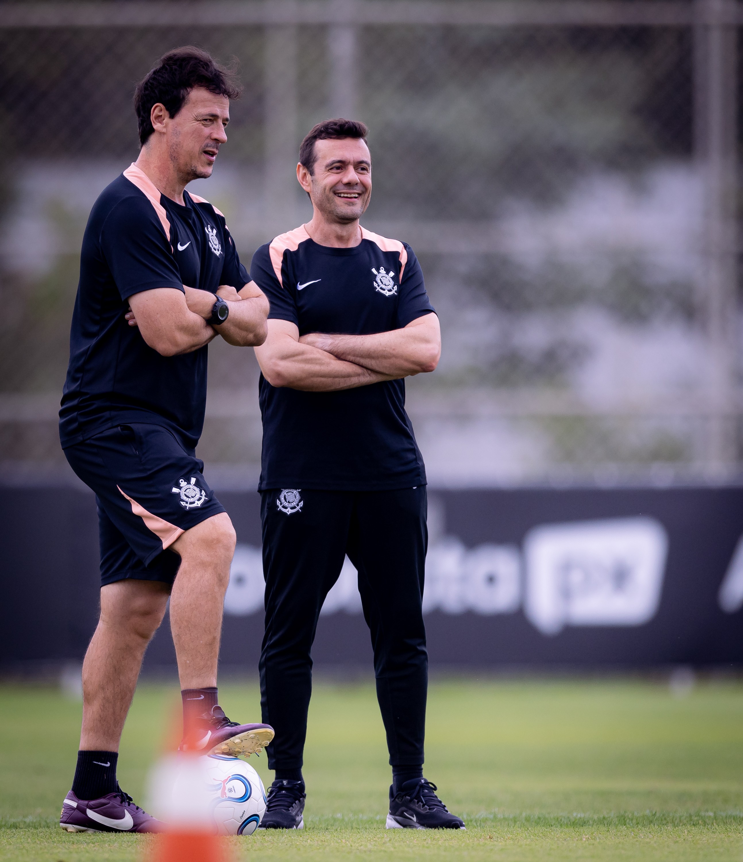 Escalação do Corinthians: Memphis treina com o elenco, e Bidu será desfalque contra o Peñarol