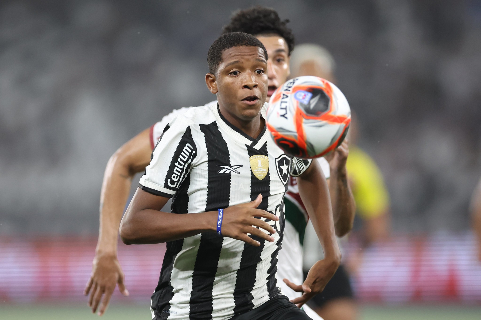 Athletic contrata Yarlen, campeão da Libertadores e do Brasileiro pelo Botafogo