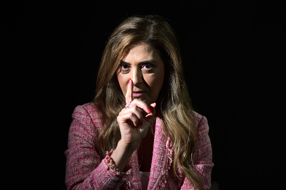 Leila Pereira gesticula durante entrevista ao Abre Aspas — Foto: Marcos Ribolli