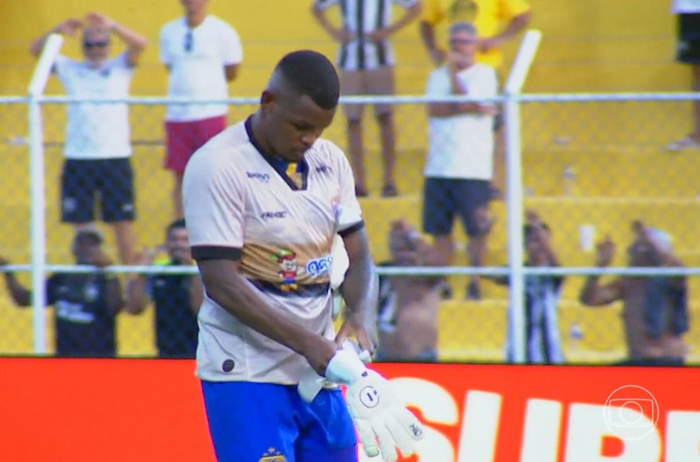 Zagueiro Marreta assume como goleiro do Sampaio Corra  Foto: Reproduo