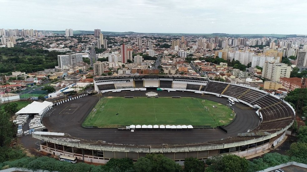 Obras de adaptação do Estádio Rei Pelé para jogos da Série A