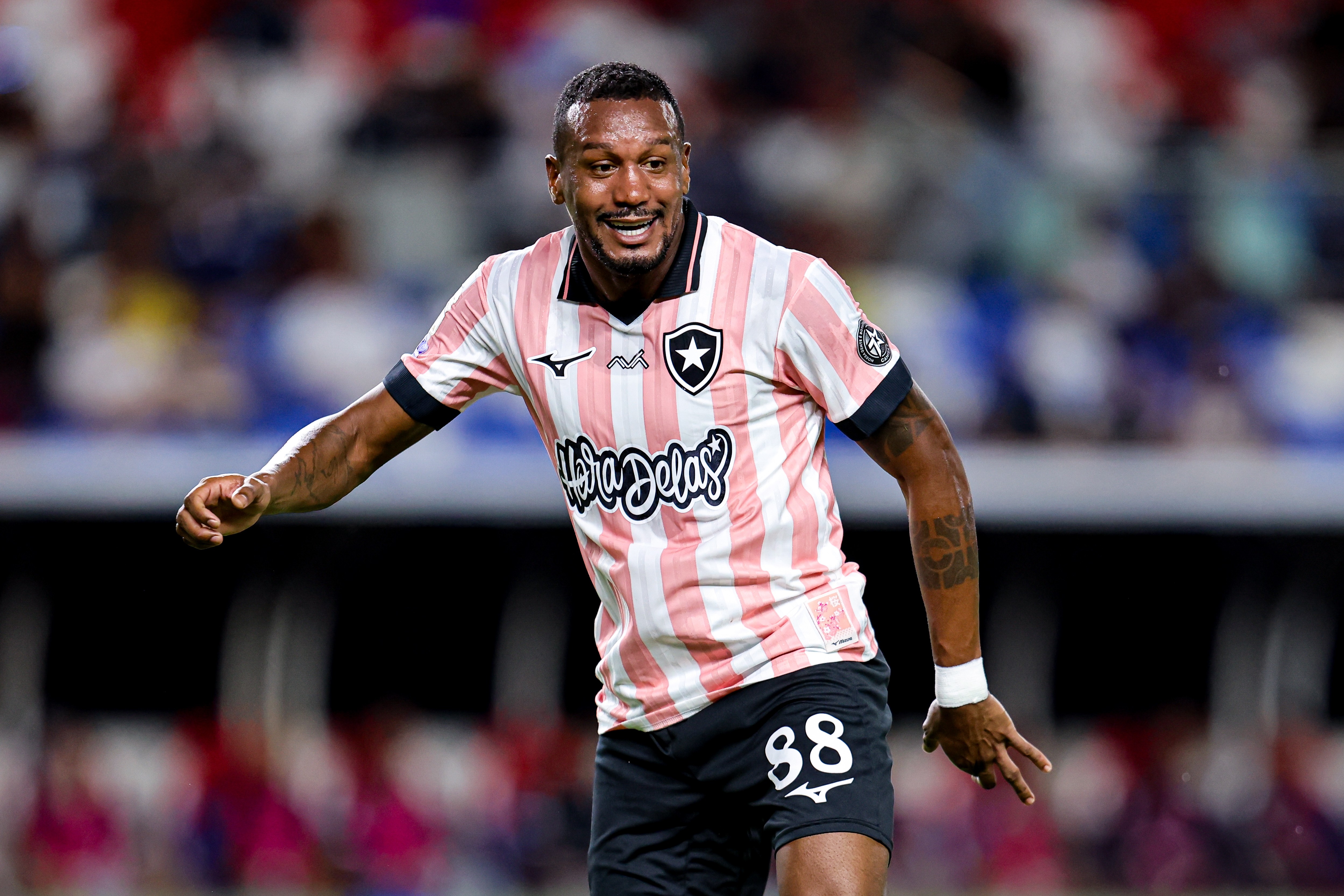 Edenilson volta a marcar pelo Botafogo depois de seis meses e vira opção para Tite