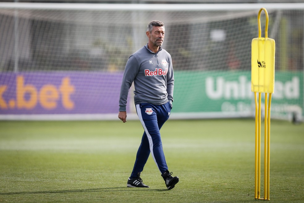 Pedro Caixinha, quando era técnico do Red Bull Bragantino, durante treino no CPD — Foto: Ari Ferreira/Red Bull Bragantino