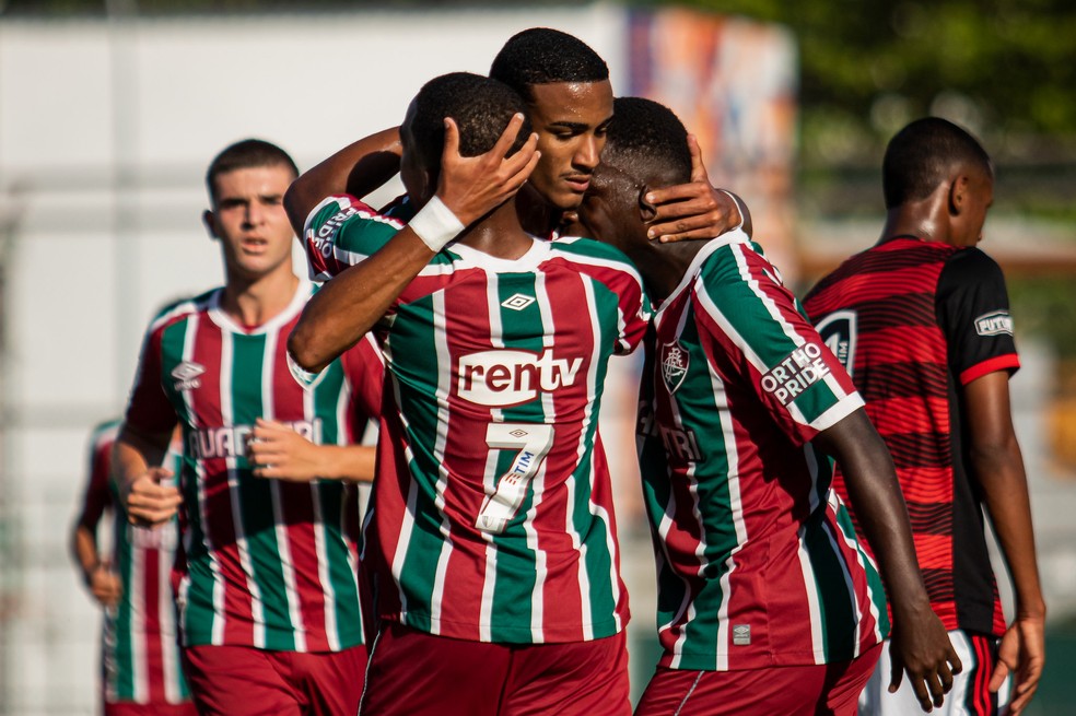 Fluminense vence Flamengo e sai na frente na decisão do Cariocão sub-17 -  Super Rádio Tupi