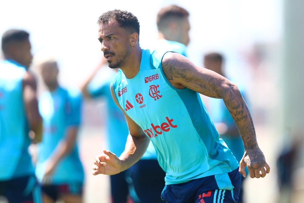 Danilo em treino do Flamengo  Foto: Gilvan de Souza / Flamengo