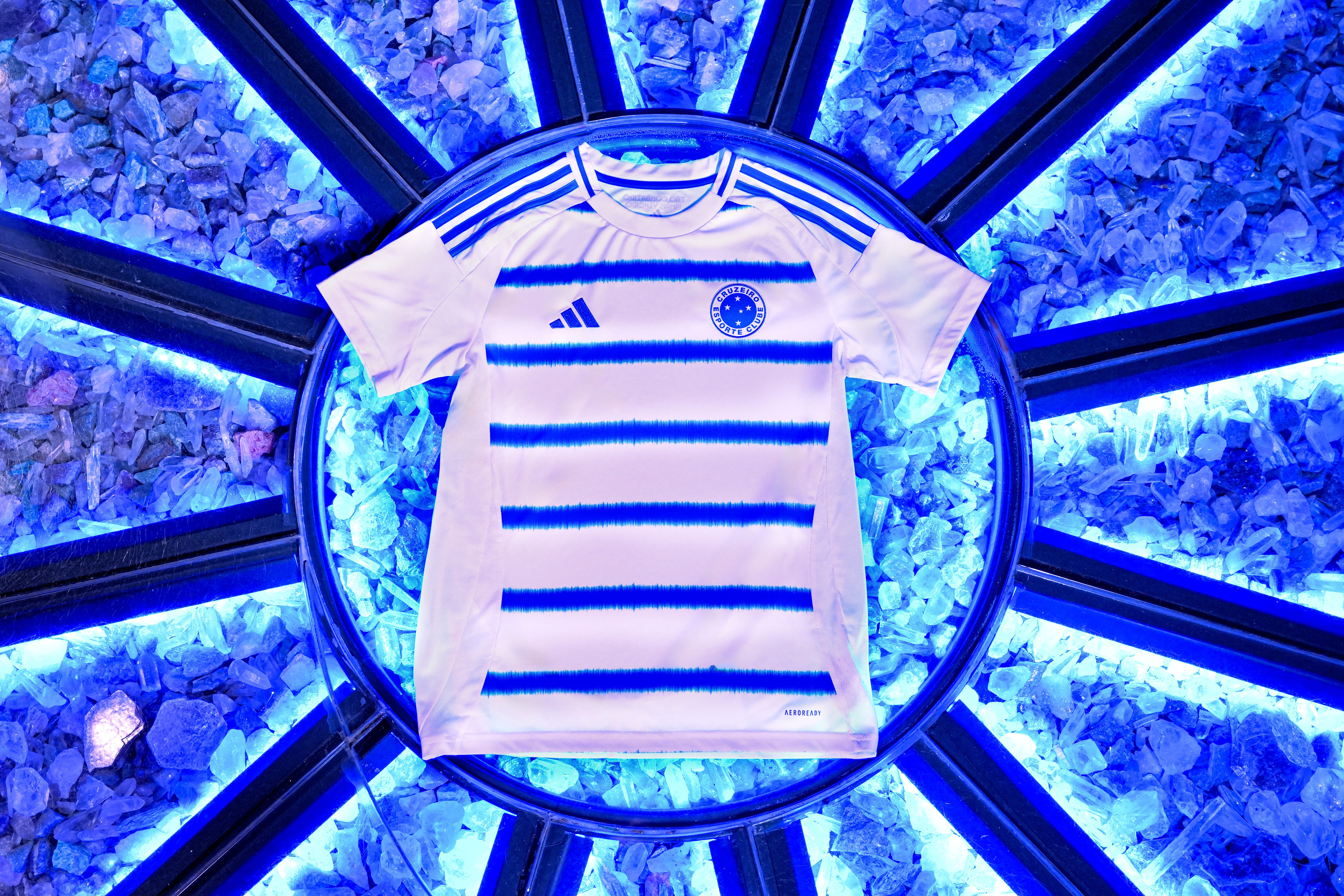 Cruzeiro Lança Camisa com Referências ao Hino do Clube; Confira as Imagens