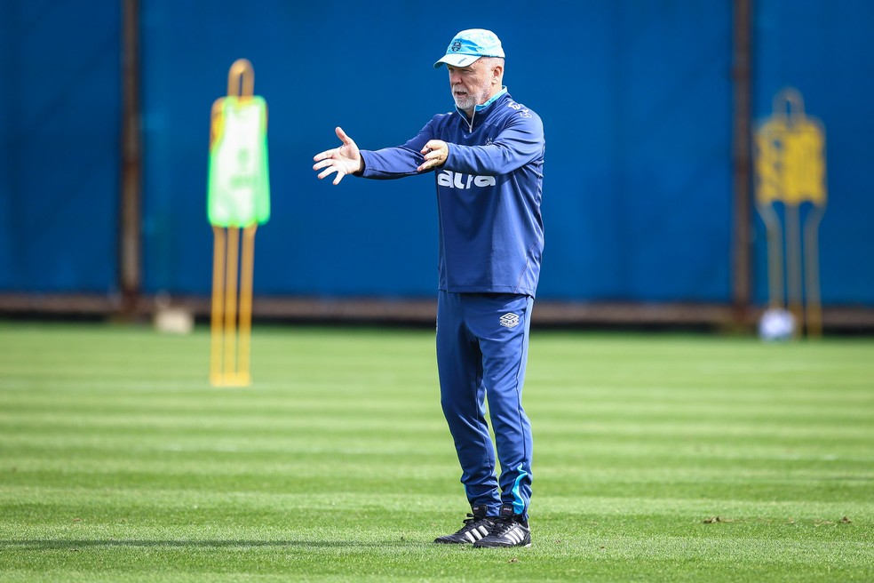 Mano Menezes quer recolocar o Grêmio no caminho das vitórias — Foto: Lucas Uebel / Grêmio Divulgação