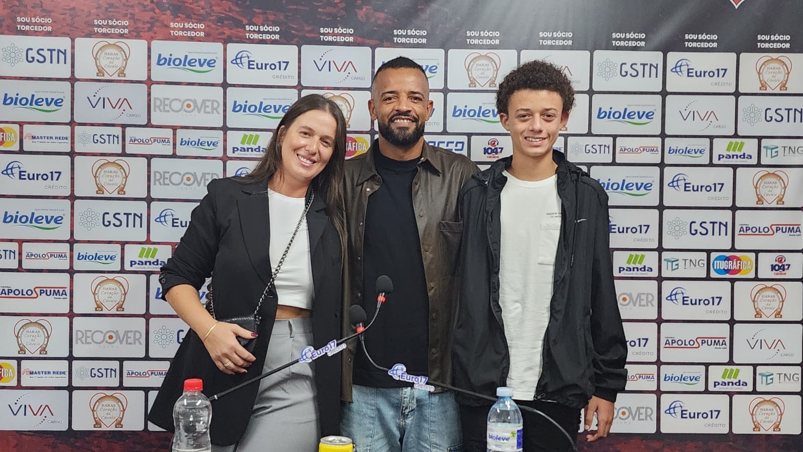 Lateral ex-Grêmio se aposenta e diz que realizou sonho