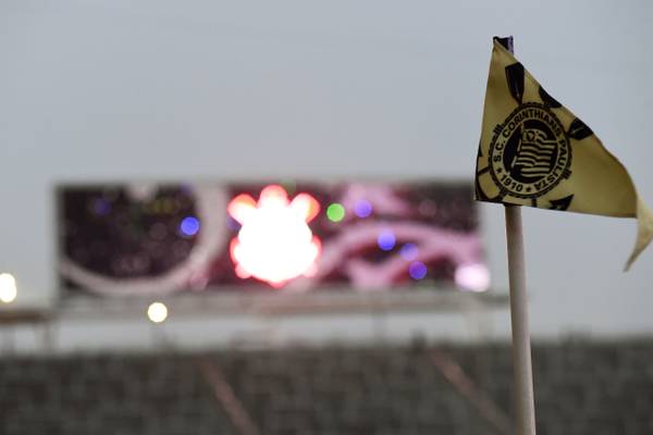 Mosaico, faixas e recepção ao ônibus: Corinthians arma caldeirão para semi da Sul-Americana