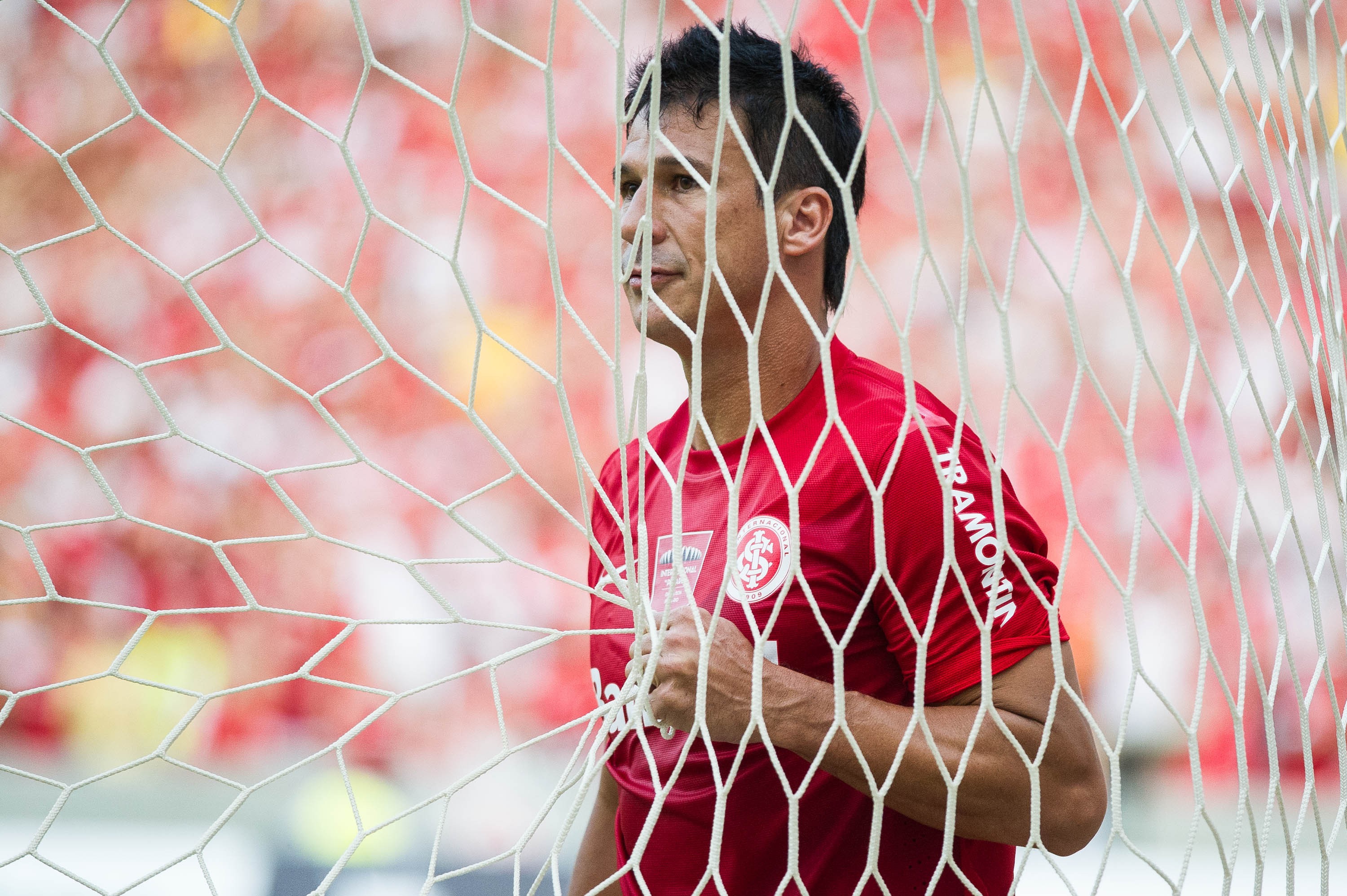 Ídolo do Inter, Índio lembra Gre-Nal mais marcante e provoca Victor: "Deve sonhar bastante"
