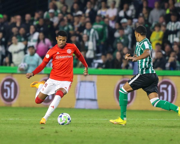 Em jogo equilibradíssimo o Coritiba virou e venceu o Unidos CIC