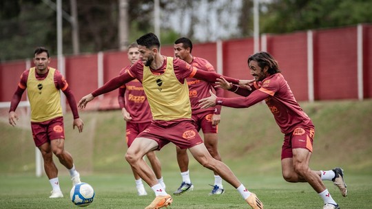 Vila deve ter quatro mudanças contra o Coritiba; veja a provável escalação