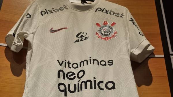 Quanto vale a camisa? Corinthians fecha patrocínios de uniforme e arrecada 50% a mais do que rival