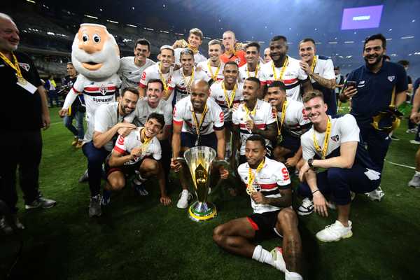 Reforços: Zubeldía se impressiona com jovens talentos