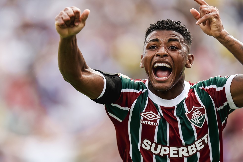 Hércules comemora gol do Fluminense contra o Al-Hilal — Foto: Lucas Merçon/FFC
