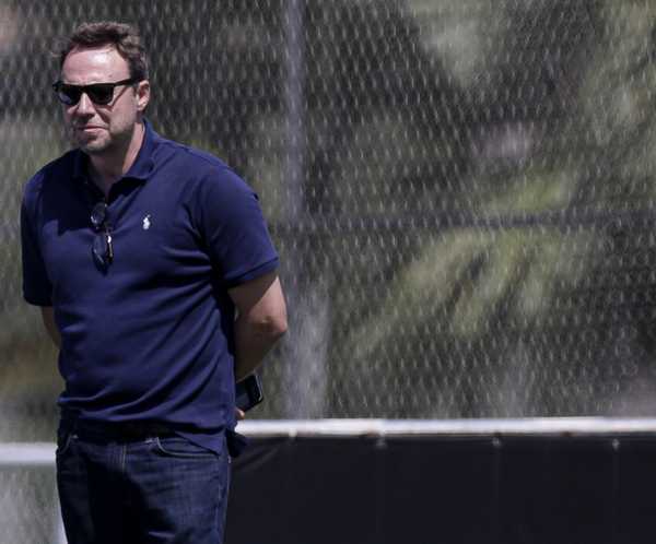 Diretor assume papel crucial no Corinthians para superar crise pós-Rubão.