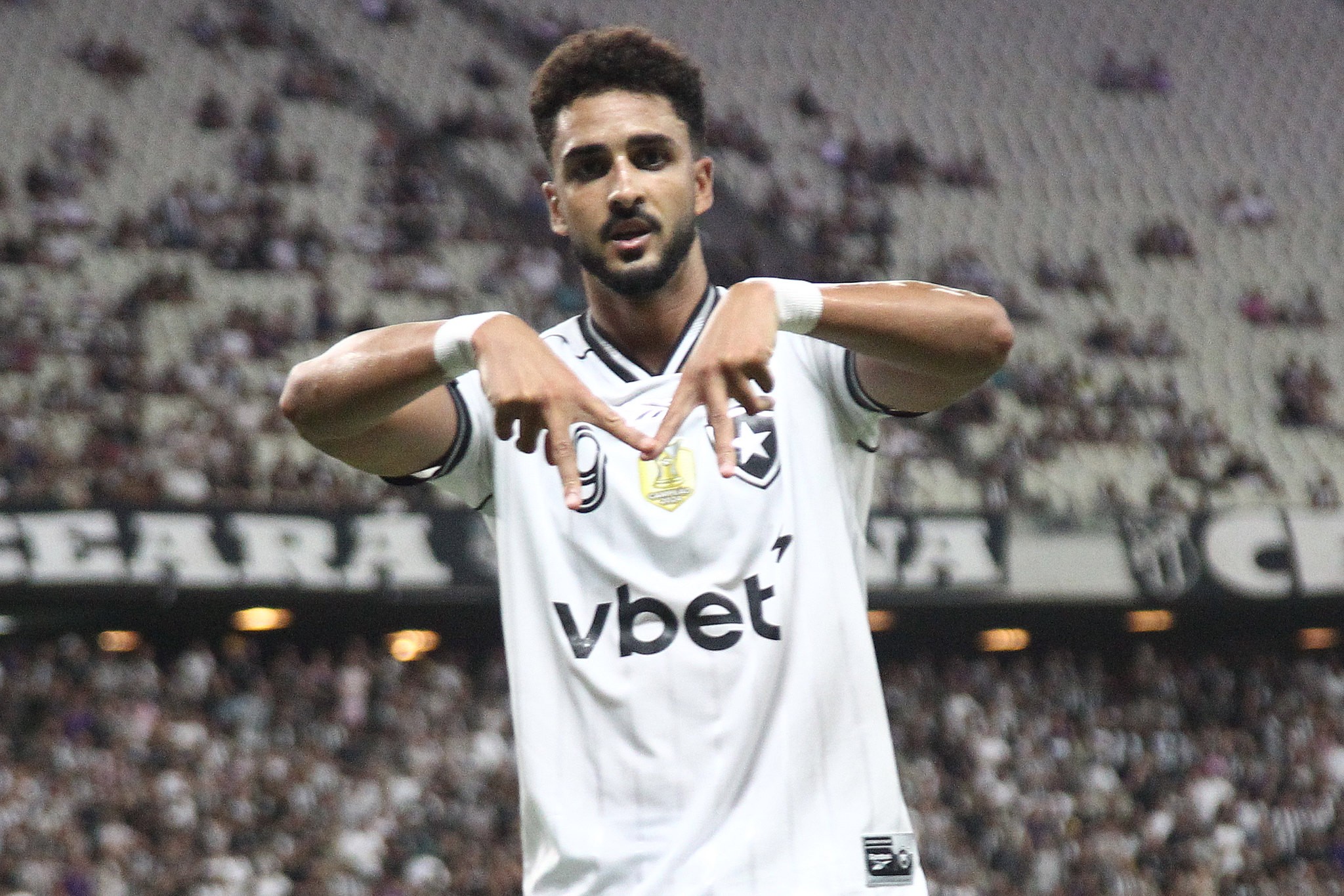 Comemoração de Chris Ramos, do Botafogo, é homenagem a jovem com câncer