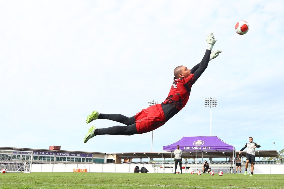 Caio Barone em treino do Flamengo — Foto: Marcelo Cortes / CRF