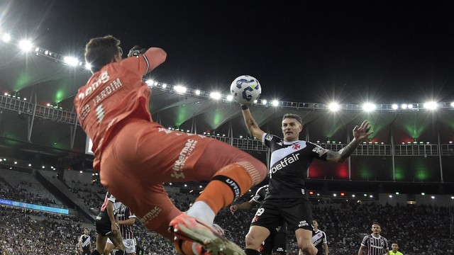 Vegetti fez um gol contra no clássico entre Fluminense x Vasco