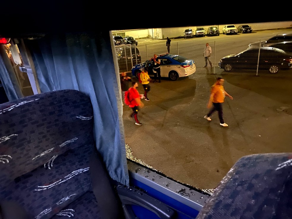 Mais de 30 ônibus com torcedores do Athletic embarcam para Belo Horizonte  para jogo decisivo na Série D, futebol