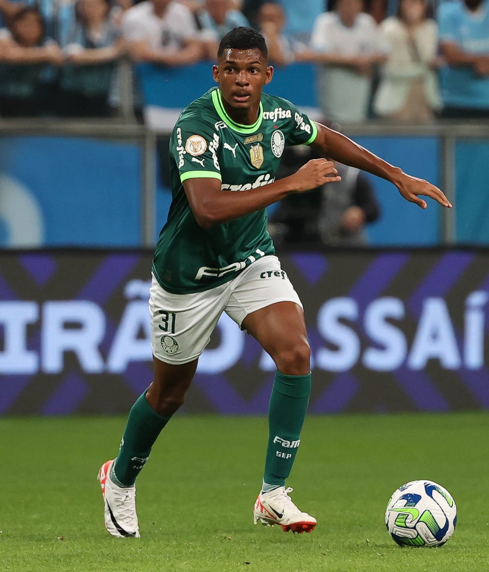 Luís Guilherme em ação pelo Palmeiras contra o Grêmio — Foto: Cesar Greco/Palmeiras
