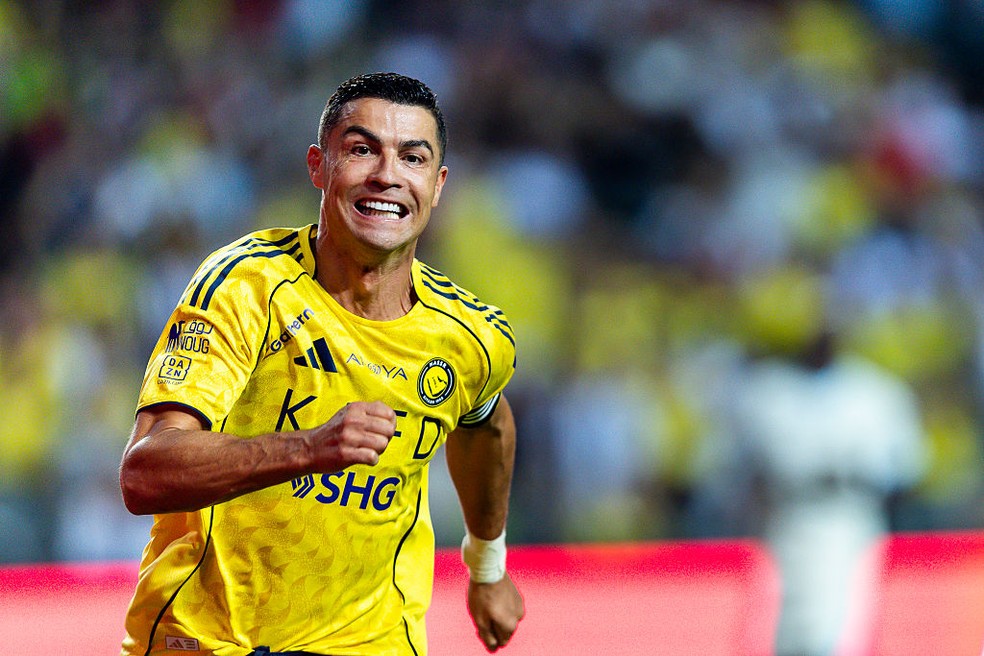 Cristiano Ronaldo comemora o gol marcado pelo Al-Nassr na decisão da Supercopa Saudita — Foto: Getty Images