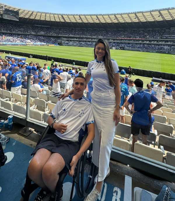 EMOCIONANTE! Tetraplégico vive experiência emocionante ao visitar estádio do Cruzeiro pela primeira vez