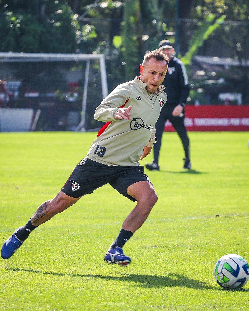 Rafinha em treino do São Paulo — Foto: São Paulo FC