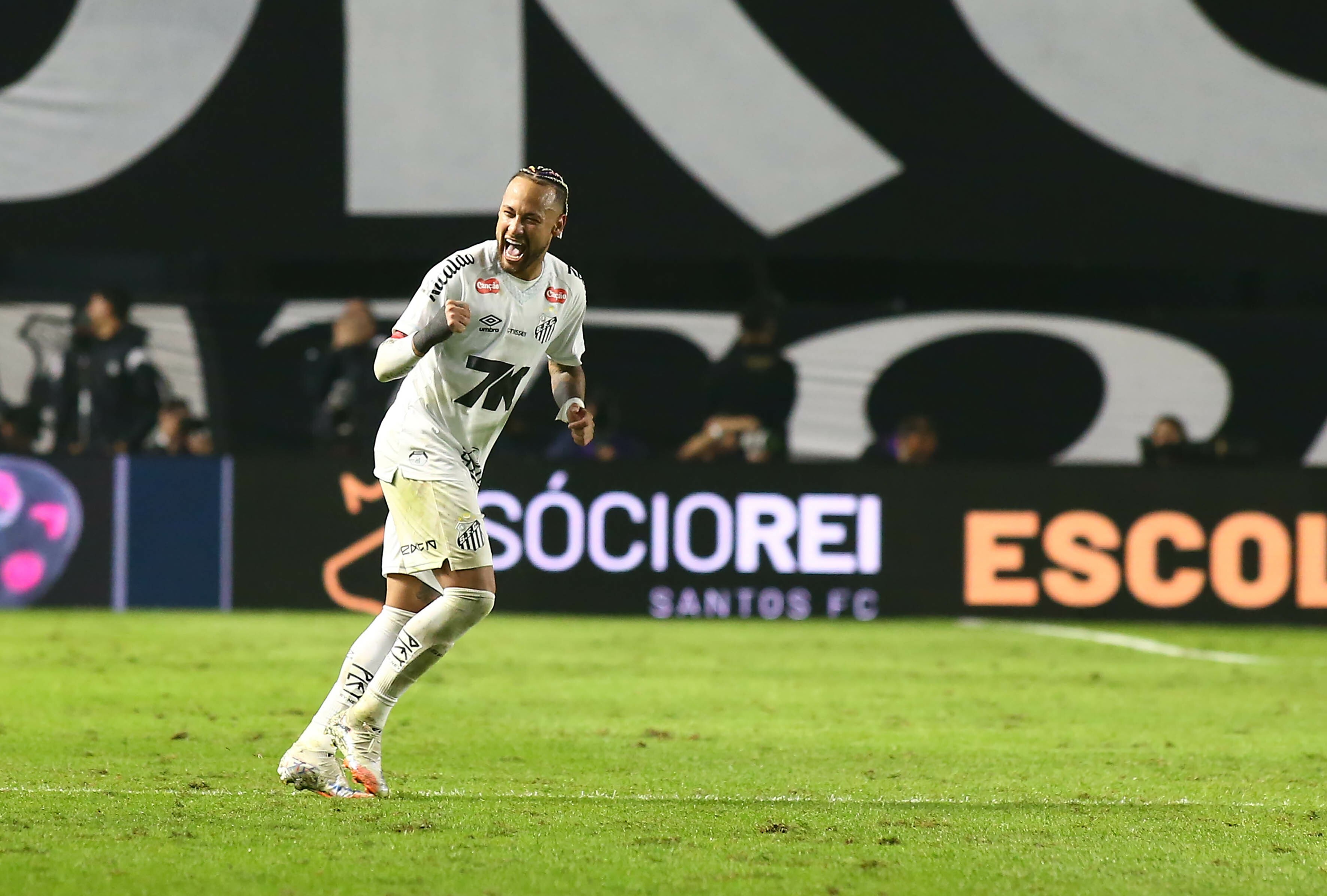 Neymar comemora vitória do Santos contra o Flamengo: 