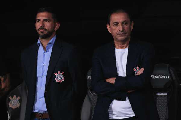 Filho de Ramón Díaz e jogadores do Corinthians repetem dança de Jair Ventura.