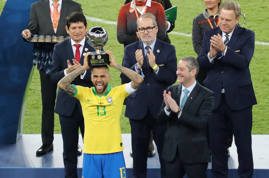 Quantas vezes Daniel Alves foi campeão Mundial?