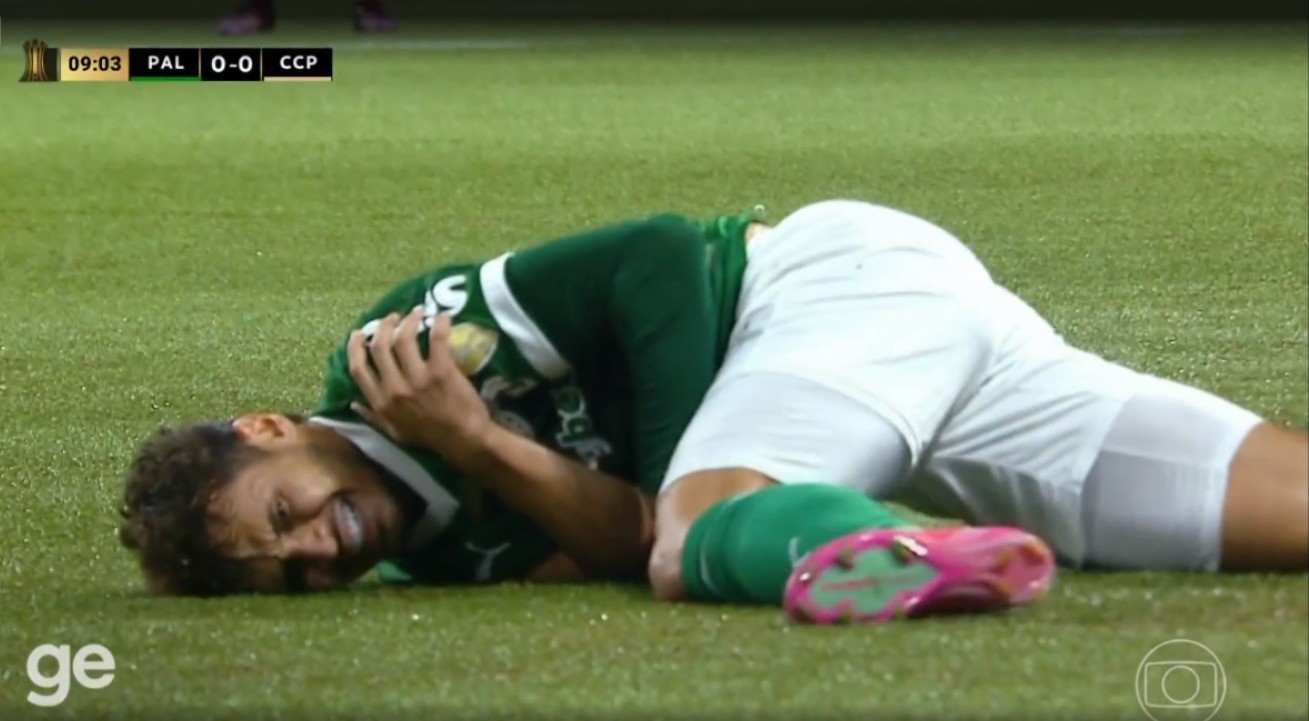 Raphael Veiga, do Palmeiras, Luxiona o Ombro e Sai com Dores.