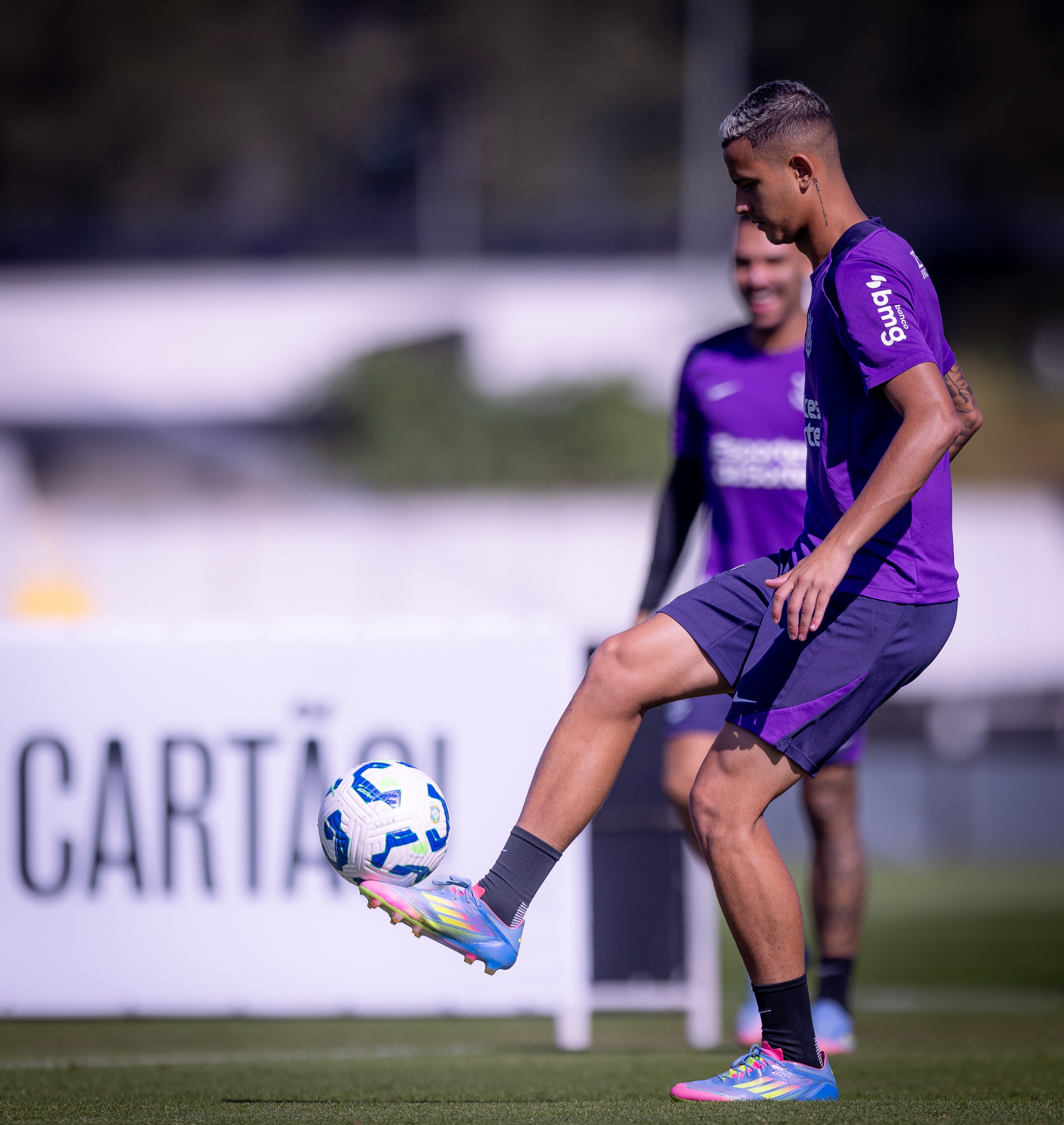 Dorival dá atenção especial a jovens no Corinthians e busca 