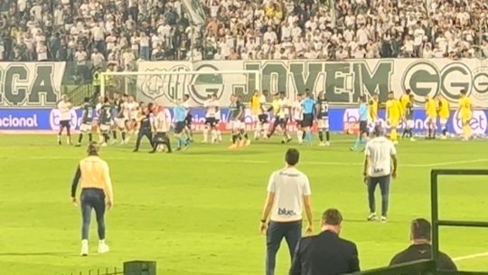 Alan Franco e Zubeldía são expulsos durante confusão e desfalcam São Paulo nas quartas - Foto: (Marcelo Braga)