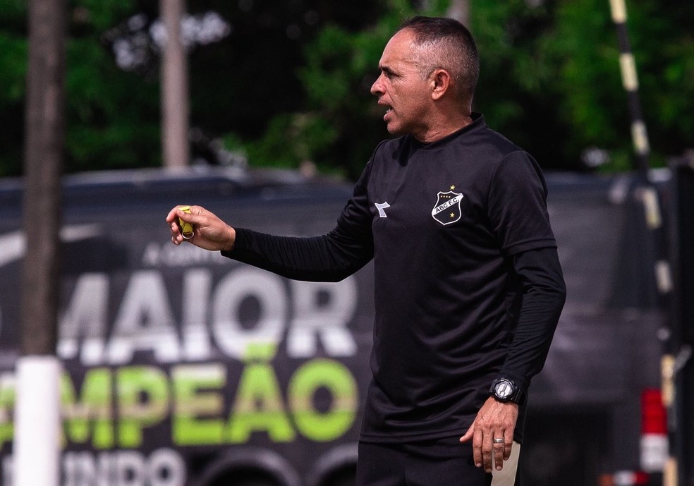 Jonydei Tostão comanda o ABC em busca de milagre — Foto: Rennê Carvalho/ABC