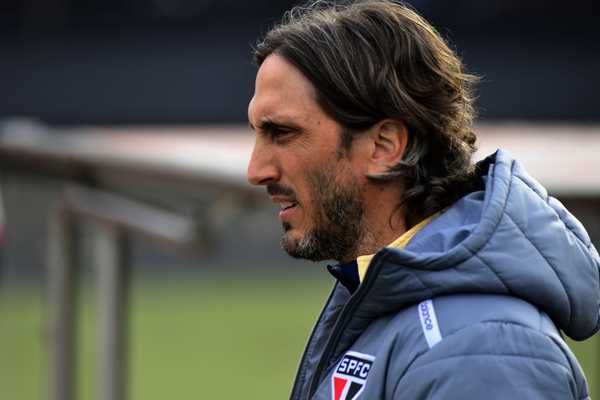 Zubeldía inova com formação tática no meio campo para mata-mata na Libertadores
