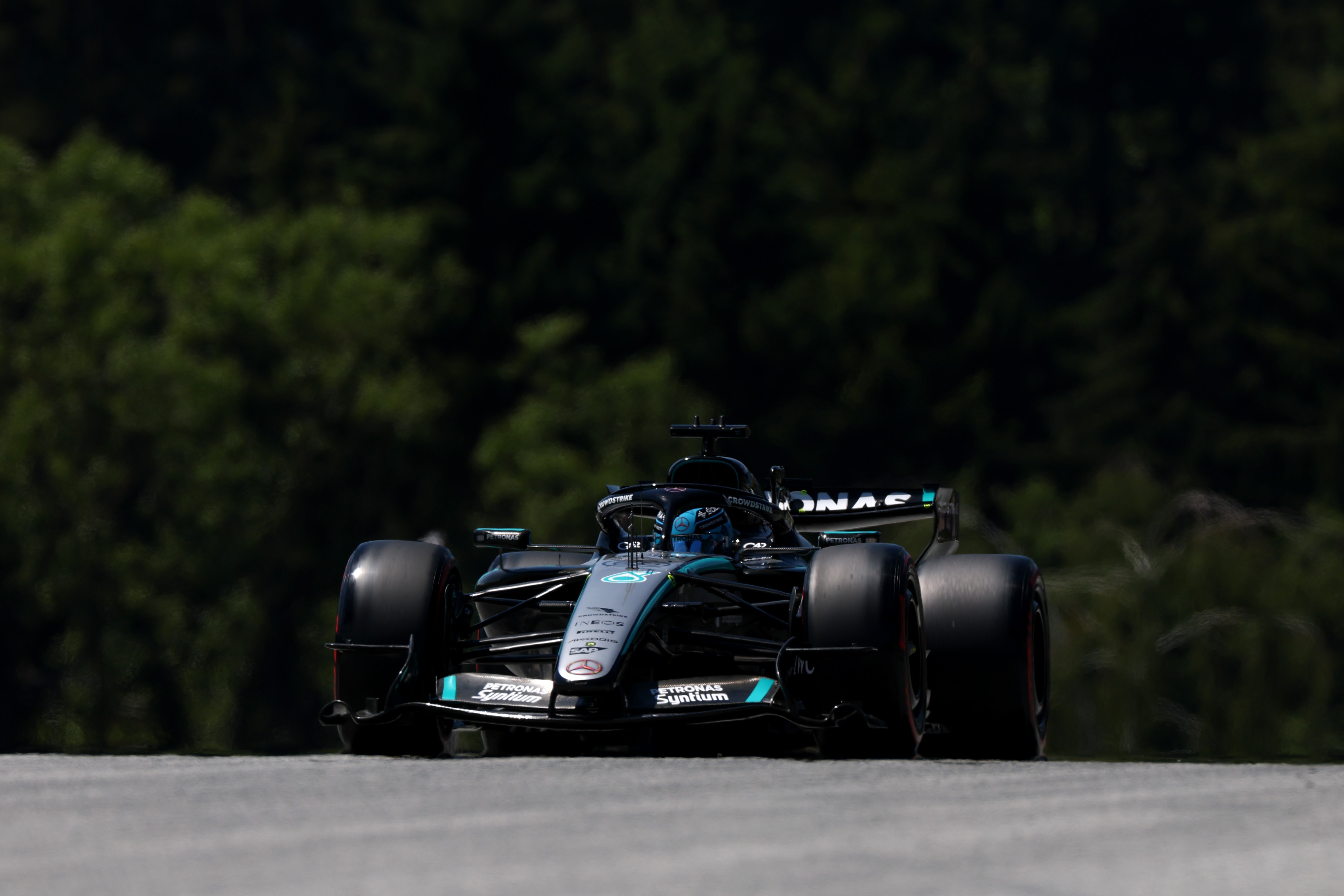 Russell brilha e lidera treino livre no GP da Áustria
