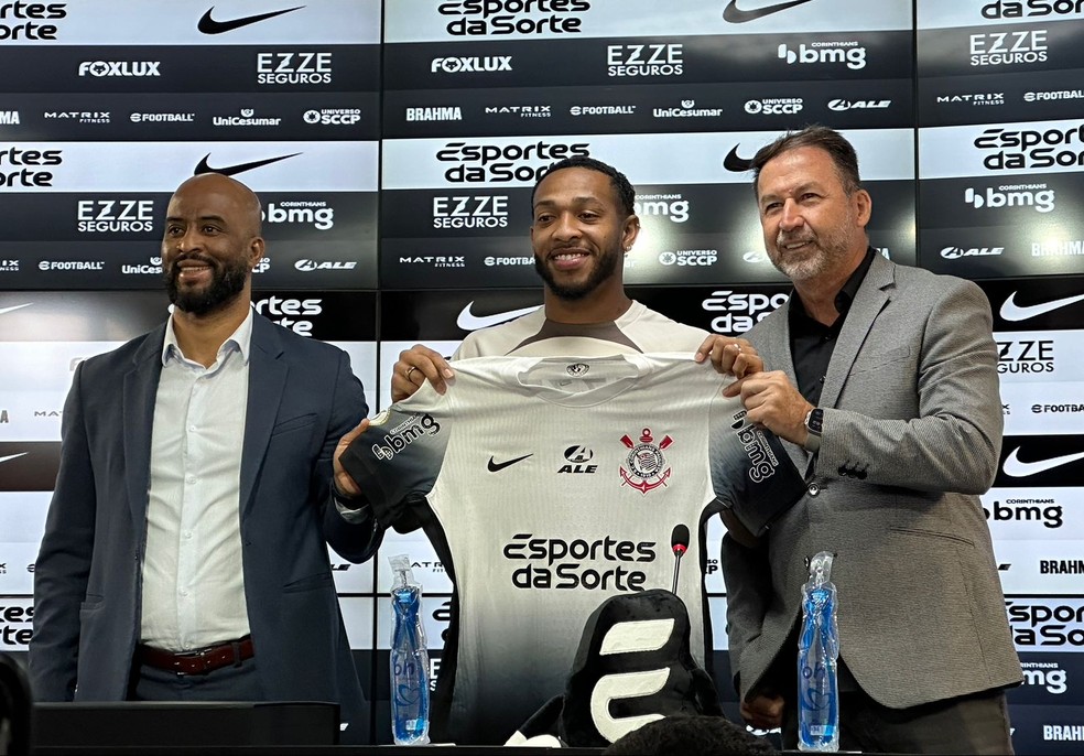 Corinthians apresenta Jos Martnez  Foto: Bruno Cassucci