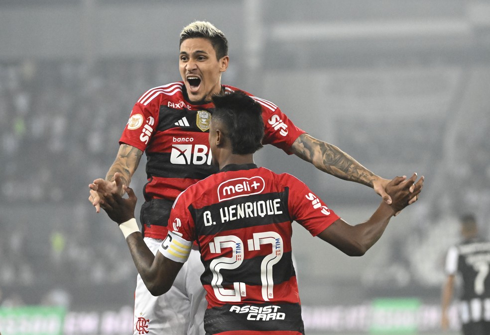 Pedro e Bruno Henrique em Botafogo x Flamengo — Foto: André Durão