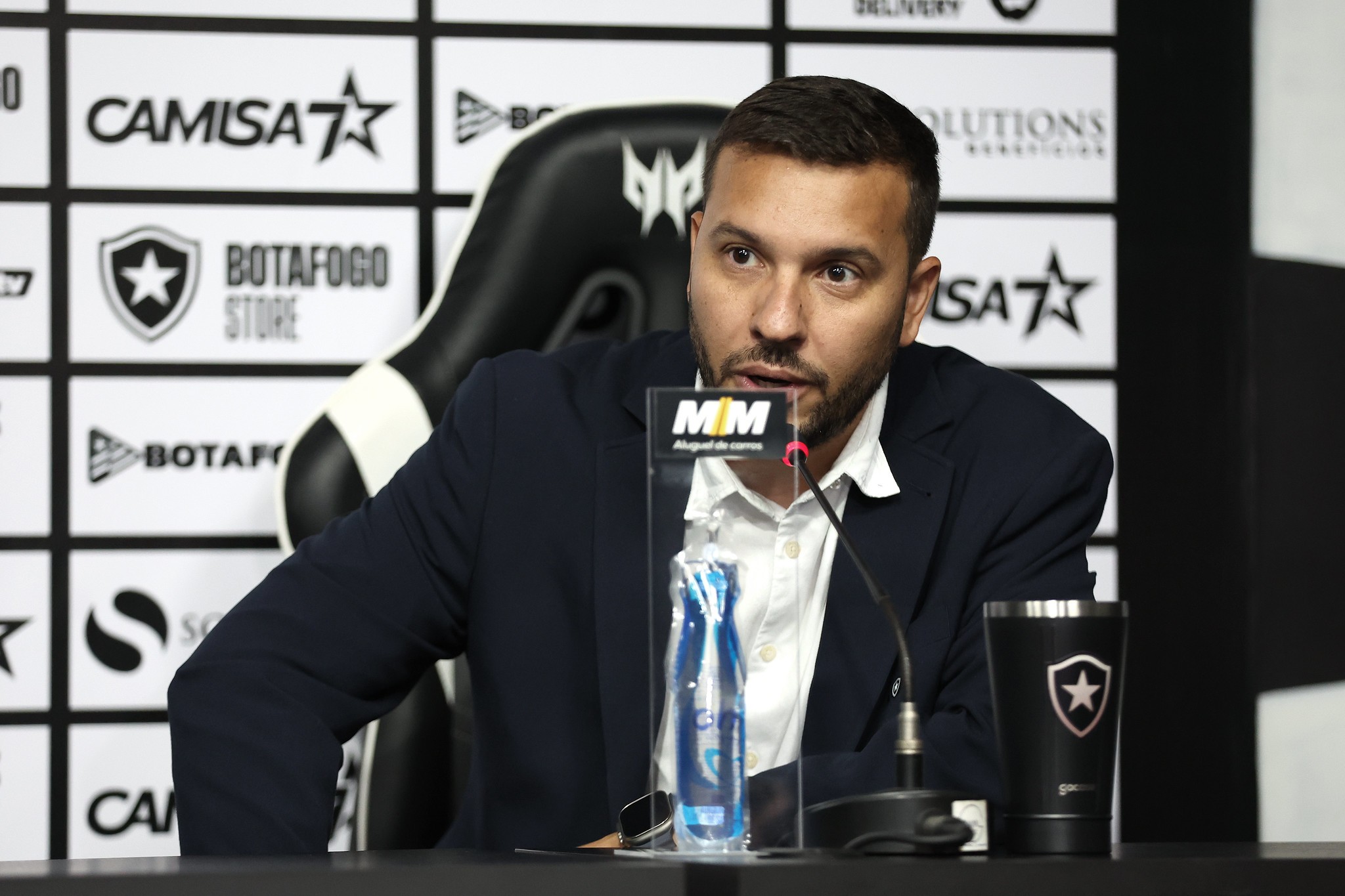 Alessandro Brito deixa o Botafogo