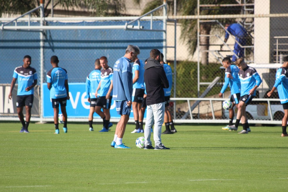 Renato comandou treino com portões fechados nesta sexta-feira — Foto: João Victor Teixeira