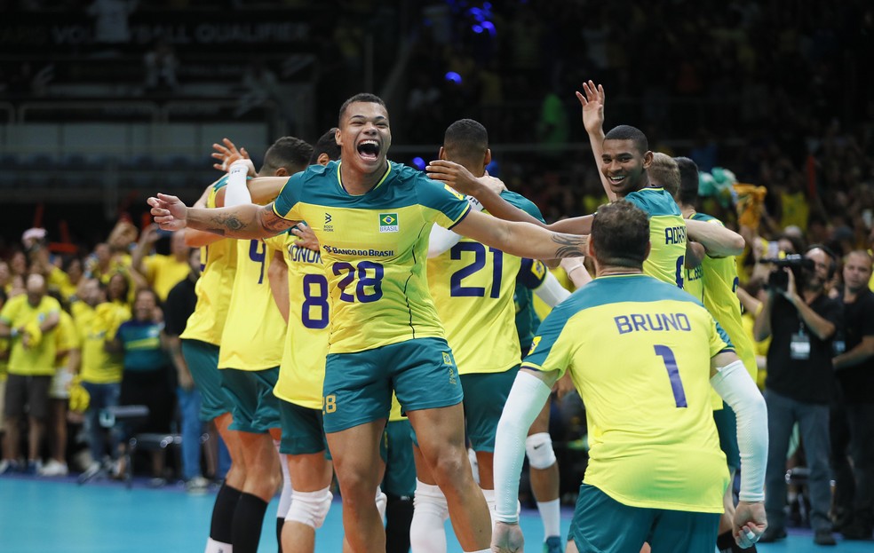 Brasil comemora vaga para Paris após Pré-Olímpico masculino de vôlei — Foto: Marcelo de Jesus